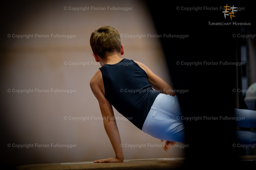 Promo-381 | "Fussifoto.com – Ihr Ansprechpartner für hochwertige Fotografie! Entdecken Sie kreative Bilder und professionelle Dienstleistungen. Kontaktieren Sie uns für Ihre Projekte!"