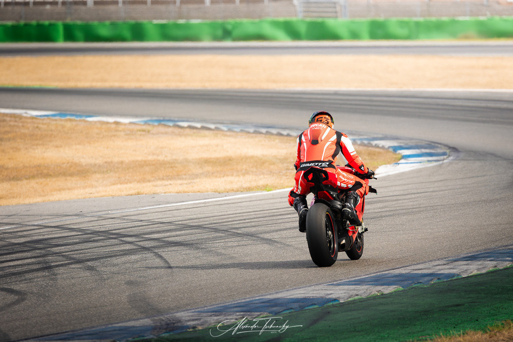 Ducati Trackday Hockenheimring 2026 | Entdecken Sie die faszinierende Welt von Alexander Tschuncky Arts: Kreative Fotografie, atemberaubende Automobilkunst und hochwertiger Bilderdruck. Lassen Sie sich inspirieren! - Realisiert mit Pictrs.com