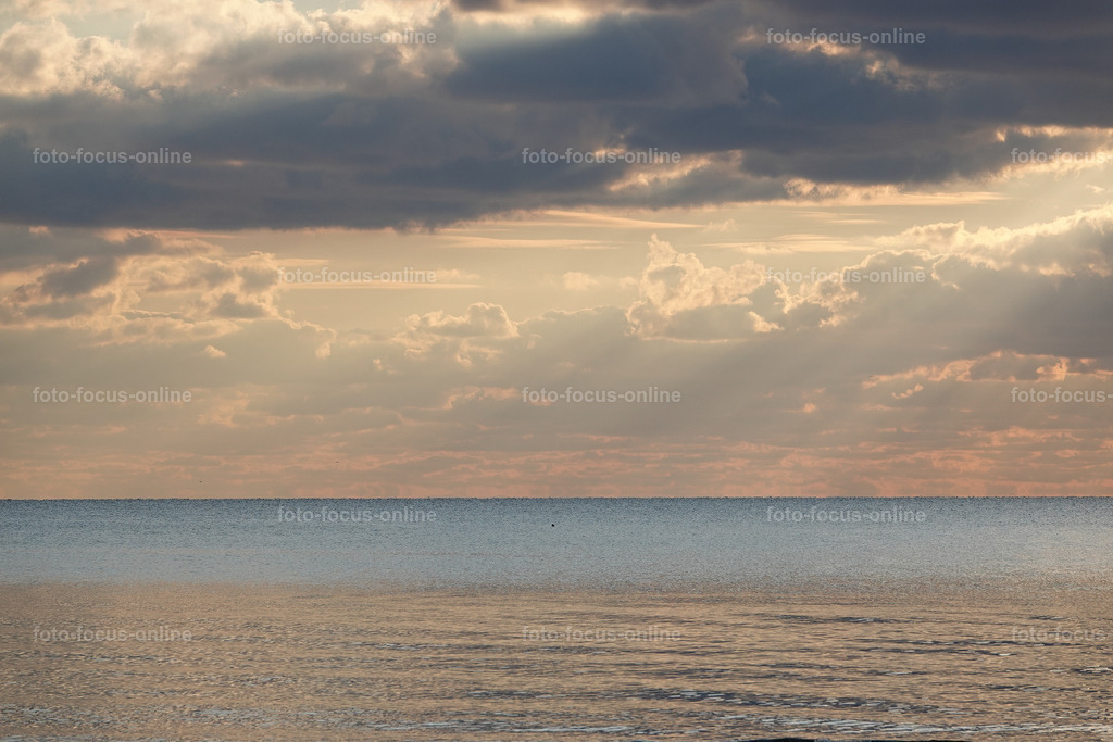 Spectacular almost spiritual sunset on the beach of Liepja | foto-focus-online