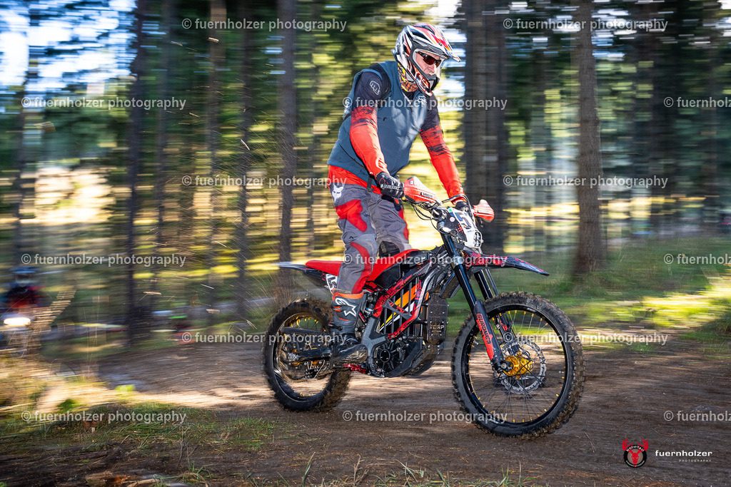 fuernholzer_251026-C1-81 | Fotografische Impressionen von der Red Stag Enduro Extreme by fuernholzer-photography.com. Endurosport in Österreich fotografisch festgehalten von fuernholzer. Auftragsfotografie für Private, Gewerbefotos und Industriefotografie. Eventfotografie, Sportfotografie und Motorsportfotografie. Anbieter von Fotoworkshops, Fototraining, fotografischen Vorträgen und Fotoseminaren.