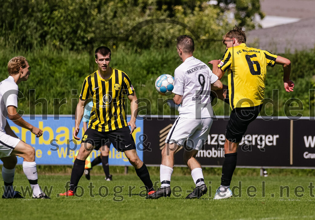 2023-08-19_042_FC_Moosinning_gegen_SV_Reichertsheim | Moosinning, Deutschland, 19.08.2023:
Fußball, Bezirksliga Oberbayern Ost 2023 / 2024, 5. Spieltag, FC Moosinning gegen SV Reichertsheim, Endergebnis: 0:4

Fabian Ulitzka (FC Moosinning, #23), Benjamin Anzenberger (SV Reichertsheim, #9), Bastian Lanzinger (FC Moosinning, #6)

Foto: Christian Riedel / fotografie-riedel.net