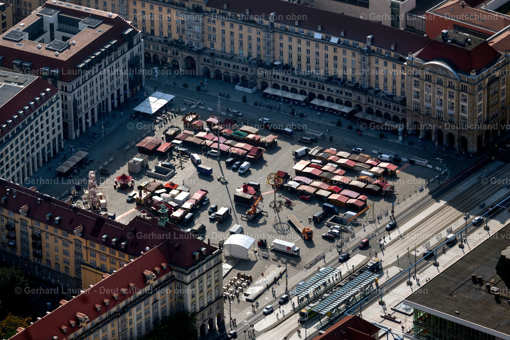4060909 | DRESDEN 07.09.2021 Verkaufs- und Imbißstände und Handelsbuden am Altmarkt in Dresden im Bundesland Sachsen, Deutschland. // Sale and food stands and trade stalls in the market place on Altmarkt in Dresden in the state Saxony, Germany. Foto: Gerhard Launer
