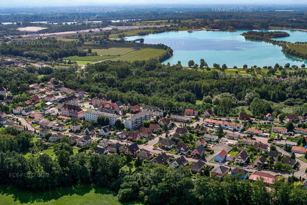 Aerial view: View of the town from the northwest in Lauterbourg in the state Bas-Rhin, France. – Photo: IMG_3592.jpg taken on 08/31/2006 by Werner Riehm/FLY-FOTO.com – Resolution of the original: 3456 x 2304 px
