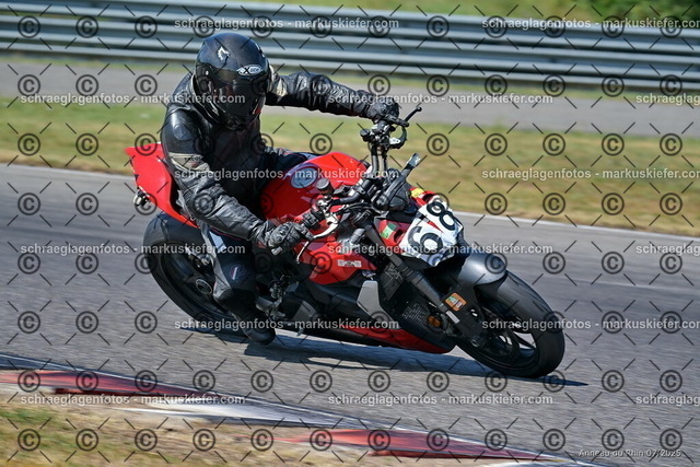 25bt04-0521 | markuskiefer.com - Realisiert mit Pictrs.com