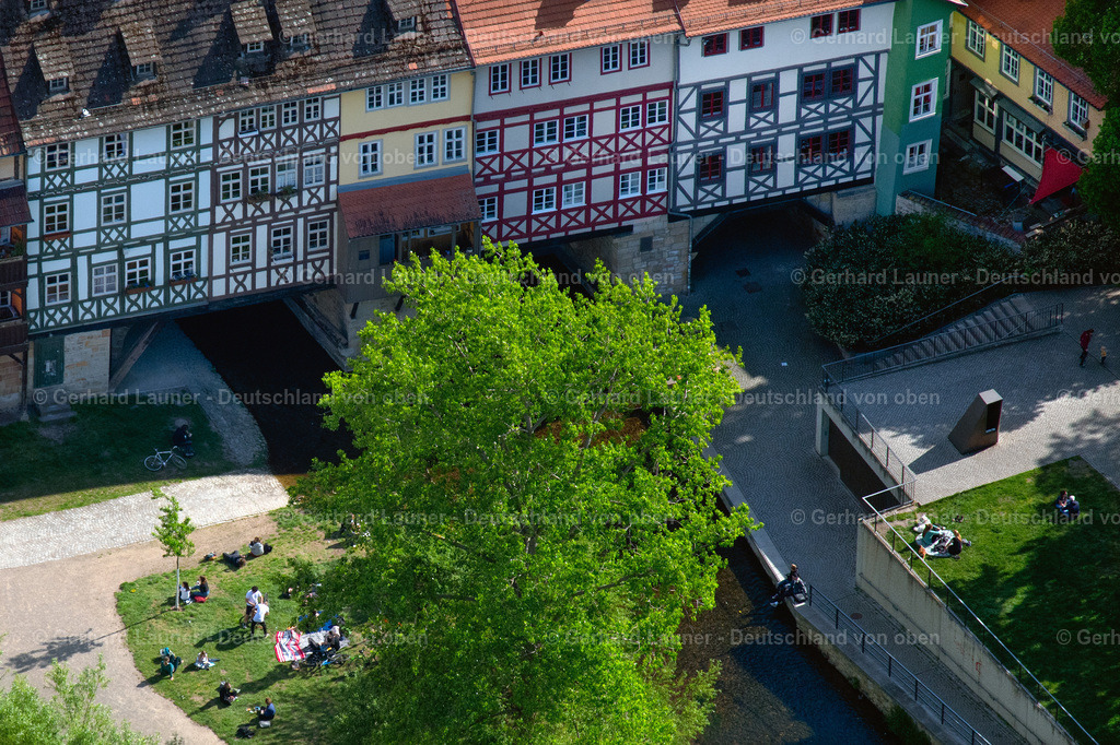 4025692 | ERFURT 06.05.2020 Historische Alte Brücke " Krämerbrücke Erfurt " über die Gera im Ortsteil Altstadt in Erfurt im Bundesland Thüringen, Deutschland. Weiterführende Informationen bei: Krämerbrücke Erfurt,  Landeshauptstadt Erfurt. // Historic Old Bridge " Kraemerbruecke Erfurt " across Gera in the district Altstadt in Erfurt in the state Thuringia, Germany. Further information at: Kraemerbruecke Erfurt,  Landeshauptstadt Erfurt. Foto: Gerhard Launer