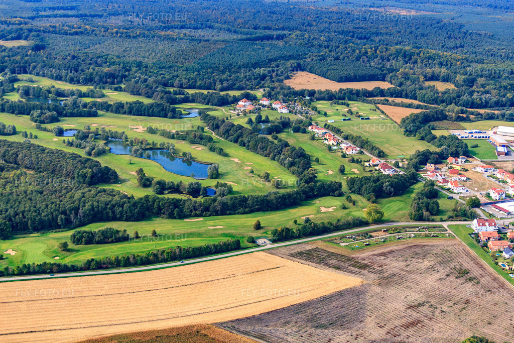 Vue aérienne: Greens et étangs du club de golf de Baden-Baden Soufflenheim à Soufflenheim dans le département Bas Rhin, France – .Photo: IMG_53485.jpg prise le 30/09/2012 par Werner Riehm/FLY-FOTO.eu – Résolution de l'original: 4752 x 3168 px