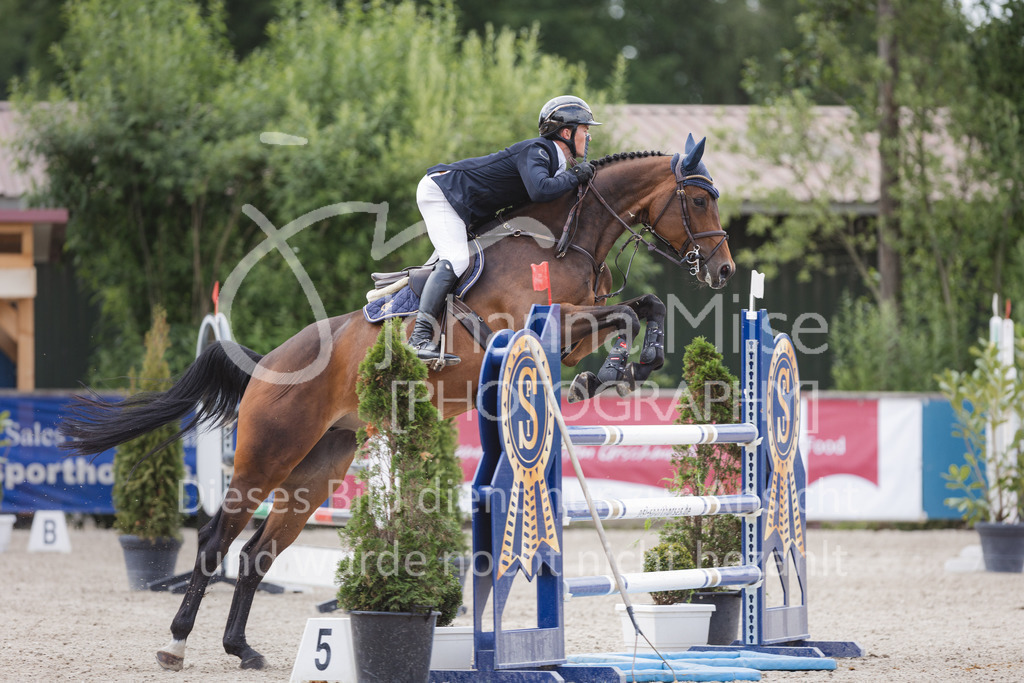 220614_Mühlen_SprPfM-614 | Late Entry Mühlen
Springprüfung Kl.M* 6-8j. Pferde gl. Einlaufprüfung für 6j. Pferde
14.06.2022