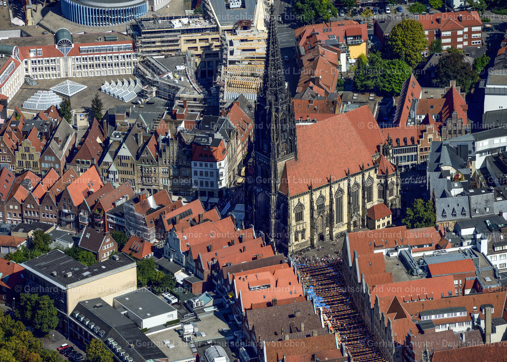 3292740 | Die in der Gotischen Architektur gebaute St.Lambertikirche ist eine römisch-katholische Kirche im Stadtzentrum von Münster.