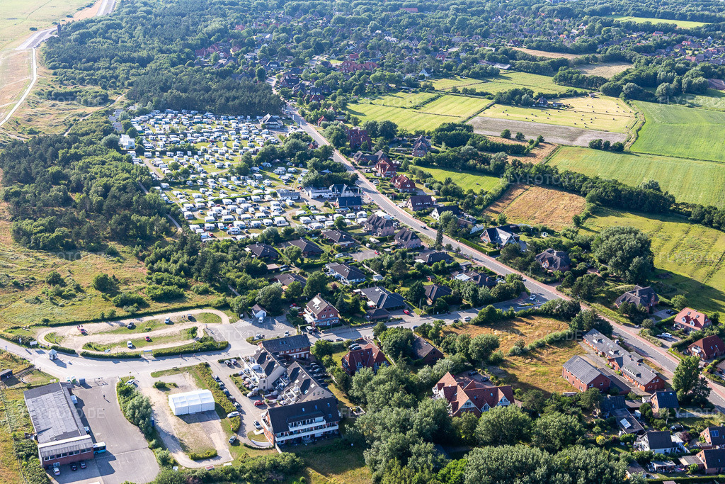 Luftbild: Wohnwagen und Zelte- Campingplatz - und Zeltplatz 