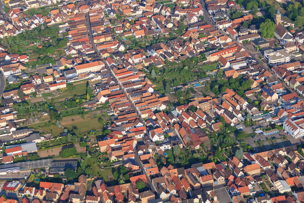 Luftbild: Mauritiusstraße aus Osten in Rülzheim im Bundesland Rheinland-Pfalz in Deutschland. Foto: IMG_64940.jpg vom 18.05.2014 durch Werner Riehm/FLY-FOTO.de