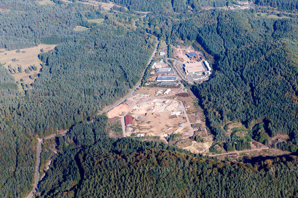 Luftbild: Hinterweidenthal, Industriestrasse in Hinterweidenthal im Bundesland Rheinland-Pfalz in Deutschland. Foto: IMG_095217.jpg vom 16.10.2016 durch Werner Riehm/FLY-FOTO.de