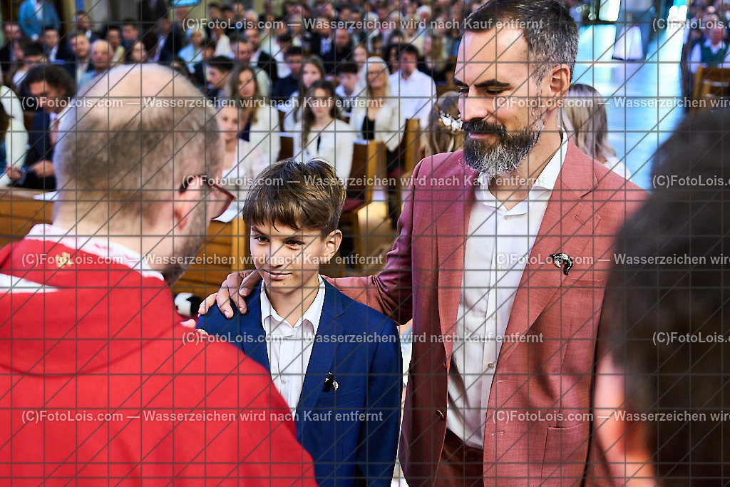 ALP0794_PfarrFirmung Wieselburg_Firmvorgang | (C)FotoLois.com, Alois Spandl, Firmung in der Pfarrkirche Wieselburg mit Generalvikar Dr. Christoph Weiss, Dechant Pfarrer Daniel Kostrzycki und Monignore Franz Dammerer, Sa 15. Juni 2024.