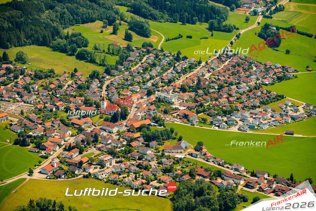 Das Luftbild zeigt :  Haldenwang - Die Luftaufnahme wurde 2024 vom UL-Flugzeug aus erstellt ( keine Drohne ) - Hochauflösende Luftaufnahme - Für grossformatige Ausdrucke geeignet. Die Geschenkidee !Mit Lizenz und Bildrechte bestellbar