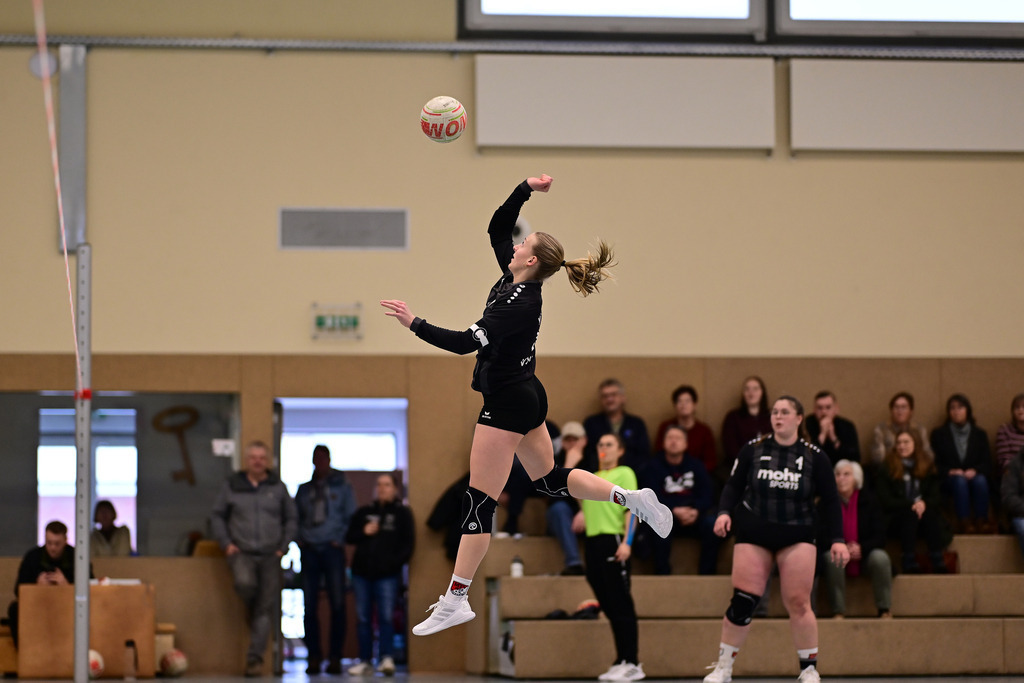 Faustball I Frauen I Saison 2025-2026 I Bundesliga Nord I 7c. Spieltag I MTV Wangersen - Ohligser TV | Der Sportfotograf. - Realisiert mit Pictrs.com