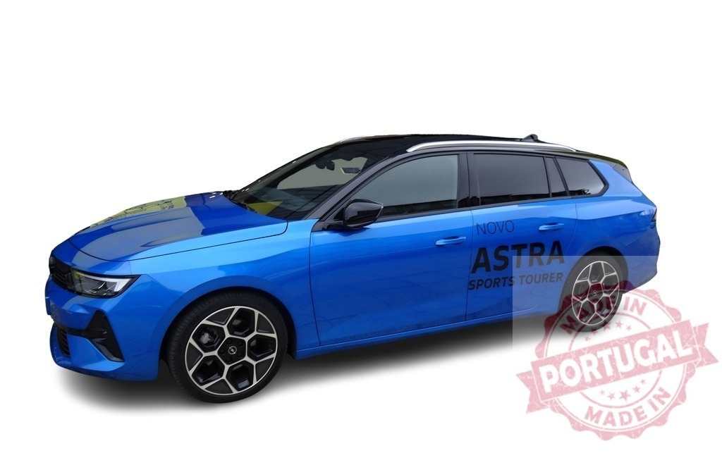 Opel Astra Sports Tourer showcasing its stylish profile | Modern station wagon Opel Astra Sports Tourer boasting its elegant design and dynamic lines - Realized with Pictrs.com