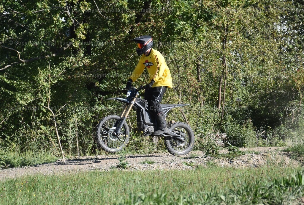 DSC_0173 | Sportfotografie , Motorsport, Motoross, Reitsport, Mointainbike, Enduro,
Landschaft , Outdoor, Eventfotografie, Landschaft, Bilder online bestellen - Realisiert mit Pictrs.com