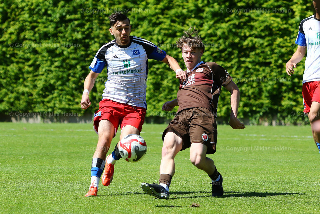 NH_HamburgerSVU19_FCStPauliU19_U19Bundesliga_11052024 | #10 Bilal Yalcinkaya (Hamburger SV U19), #5 Ols Backhaus (FC St. Pauli U19)

Fußball I Junioren I A-Junioren Bundesliga Nord/Nordost I Saison 2023-2024 I 26. Spieltag I Hamburger SV U19 - FC St. Pauli U19 I 11.05.2024 I Sportpark Eimsbüttel