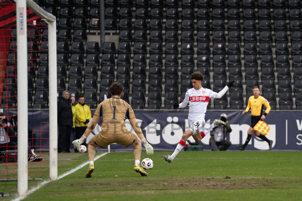 VfB Stuttgart II vs. TSG Hoffenheim II, Fussball, 3. Liga, 26. Spieltag, 15.03.2026 | Noah Darvich (VfB Stuttgart II, #31),VfB Stuttgart II vs. TSG Hoffenheim II, Fussball, 3. Liga, 26. Spieltag, 15.03.2026Foto: photosbyphips/Philip Ziegler