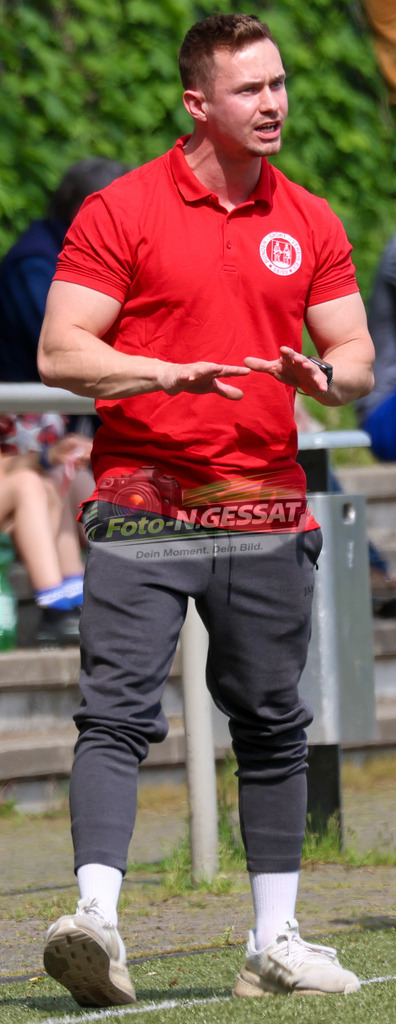 Bünder SV - SV Enger-Westerenger, | Auf dem Bild zu sehen: Trainer Bünder SV: Philipp Willmann Bünder SV, SV Enger-Westerenger, Saison 25/26, Kreisliga A, Bünde, Deutschland - Realisiert mit Pictrs.com