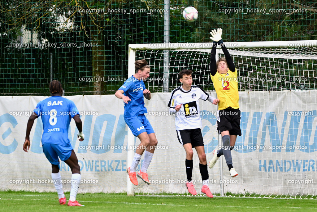 SAK vs. SV Spittal Drau 1921 | #8 Issa Diakite SAK, #5 Jakob Geister SAK, #23 Tobias Tollschein SV Spittal, #1 Bernhard Walter Nössler SV Spittal, SAK vs. SV Spittal Drau 1921, SAK vs. SV Spittal Drau 1921 am 23.05.2025 in Klagenfurt (Sportpark Welzenegg), Austria, (Photo by Bernd Stefan)