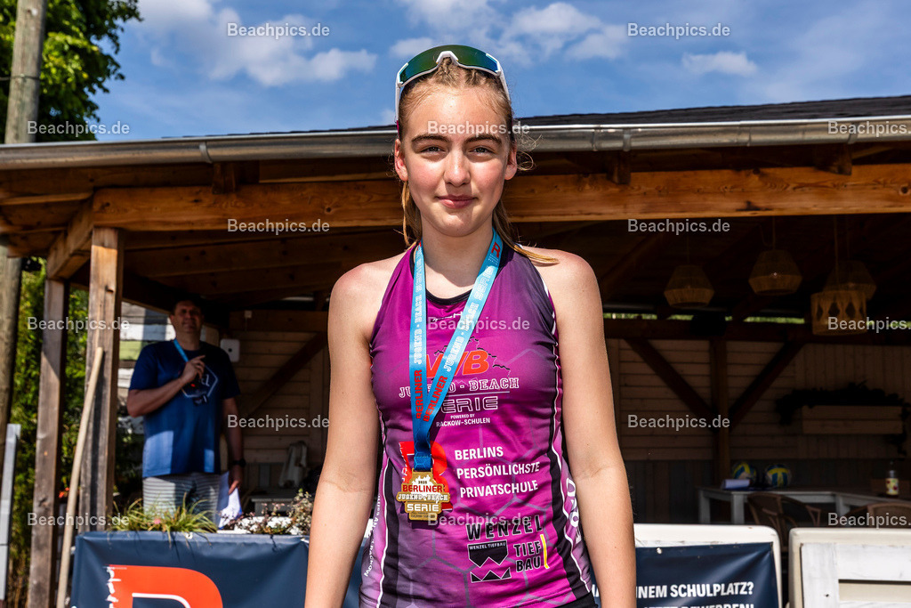 2025-200076263-Jugend-Beach-Serie-Turnier | Pinar Atalay, Bundeskanzler Friedrich Merz 31.05.2025; Berlin Foto: Gerold Rebsch - www.beachpics.de