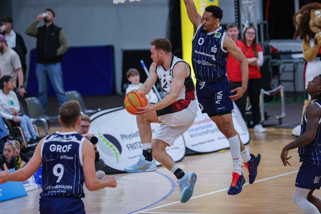 BAYER GIANTS vs VfL Sparkassenstars Bochum-104 | Fotos von Basketballspielen aus dem Raum NRW fotografiert von Gero Mueller-Laschet und Daniel Schaefer - Realisiert mit Pictrs.com