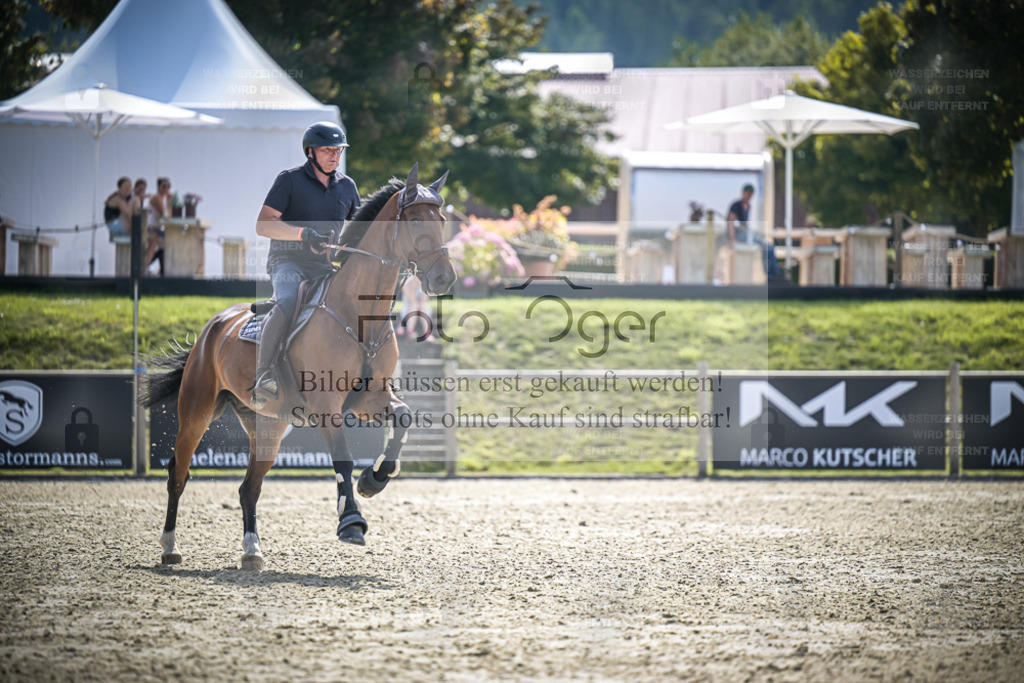 DOS_8805 | Entdecke hochwertige Reitturnierfotos von Foto Oger. Professionell, emotional und authentisch – jetzt Lieblingsmomente im Shop bestellen. - Realisiert mit Pictrs.com