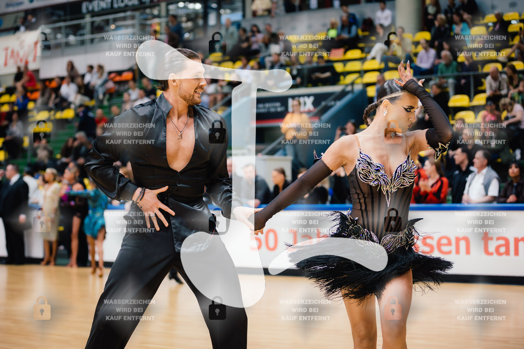 Hessen Tanzt WDSF International Open Latin 11th (43) Justin Lauer _ Rita Schumichin (TSC Saltatio Neustadt im TV 1860 Mußbach)-2025-05-18-4902 | Webshop for digital downloads and prints of dance sport, event & show photographer Julian Link - Realisiert mit Pictrs.com