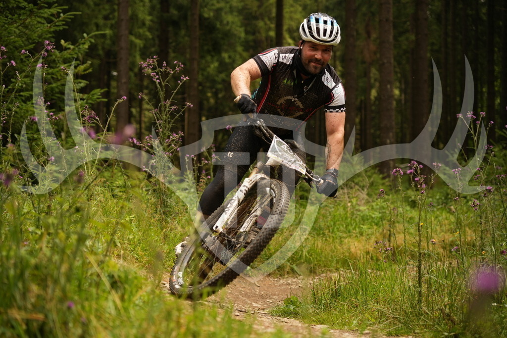 DSC07880 | Fotogalerie der Treibjagd im Dunkelwald - Dein MTB Etappenrennen im Erzgebirge - Realisiert mit Pictrs.com