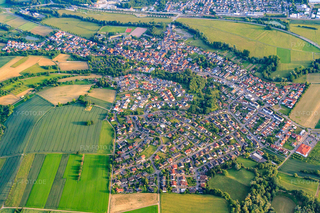 Luftbild: Dorfansicht im Odenwald aus Nordosten in Mauer im Bundesland Baden-Württemberg in Deutschland. Foto: IMG_66363.jpg vom 30.05.2014 durch Werner Riehm/FLY-FOTO.de