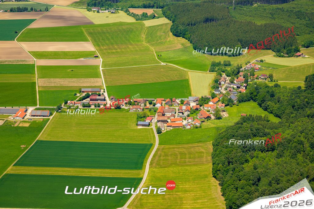 Das Luftbild zeigt Heimenegg Mindelheim - Die Luftaufnahme wurde 2023 vom UL-Flugzeug aus erstellt ( keine Drohne ) - Hochauflösende Luftaufnahme - Für grossformatige Ausdrucke geeignet. Die Geschenkidee !Mit Lizenz und Bildrechte bestellbar