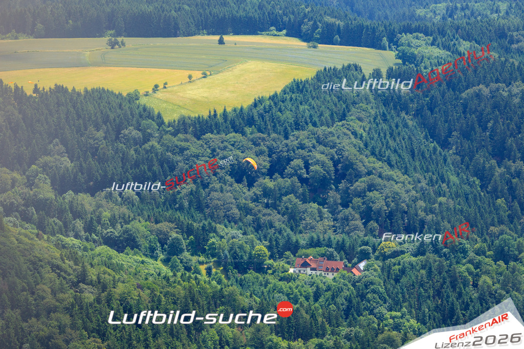 Die Luftaufnahme der Stadt Marktrodach wurde vom UL-Flugzeug heraus erstellt ( keine Drohne )- hohe Auflösung für beste Qualität