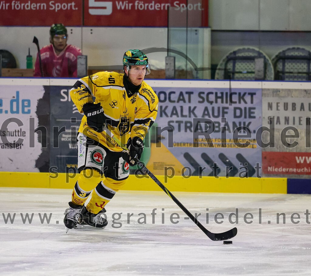 2025-10-28_035_TSV_Erding_gegen_Toelzer_Loewen | Erding, Deutschland, 28.10.2025:Eishockey, Oberliga Süd 2025 / 2026, 13. Spieltag, TSV Erding gegen Tölzer Löwen, Endergebnis: 2:5Karel Klikorka (Tölzer Löwen, #3)Foto: Christian Riedel / fotografie-riedel.net