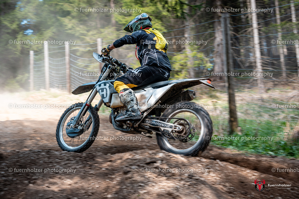 fuernholzer_250501-C1-867 | Fotografische Impressionen von der Red Stag Enduro Extreme by fuernholzer-photography.com. Endurosport in Österreich fotografisch festgehalten von fuernholzer. Auftragsfotografie für Private, Gewerbefotos und Industriefotografie. Eventfotografie, Sportfotografie und Motorsportfotografie. Anbieter von Fotoworkshops, Fototraining, fotografischen Vorträgen und Fotoseminaren.