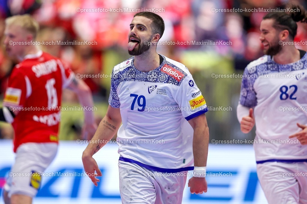 EHF20012602129 | 20.01.2026, Handball, Men's EHF EURO 2026, Dänemark - Portugal, Jyske Bank Boxen in Herning, Dänemark, Preliminary Round:  Martim Mota Costa (Portugal #79) jubelnd mit der Zunge aus dem Mund gestreckt 