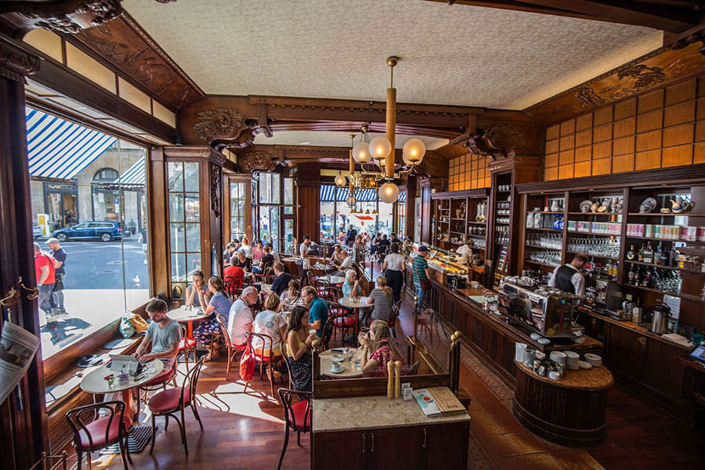 Kaffee erobert die Welt - Riquethaus | Entdecke über 20 Kategorien Leipzig-Motive: Foto-Downloads, hochwertige Poster, Leinwand- & Fine-Art-Prints. Jetzt Lieblingsfoto im Bildlexikon Leipzig Shop bestellen!