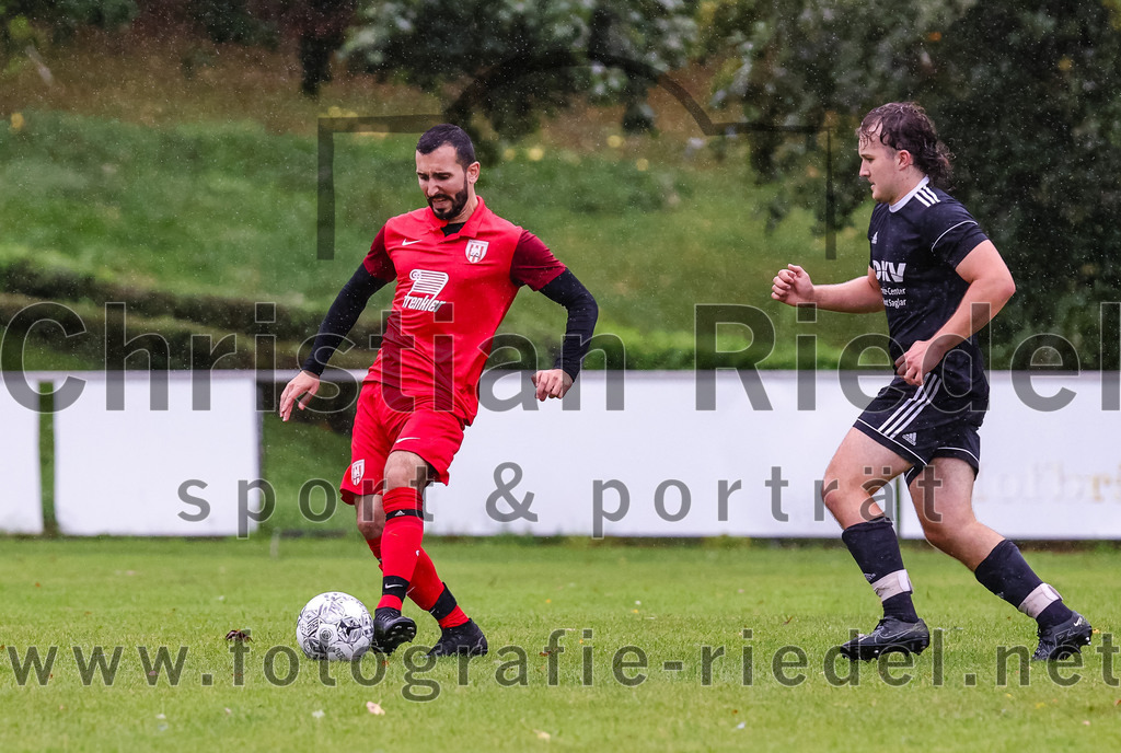 2023-08-27_052_TSV_Steinhoering_gegen_FC_Ebersberg | Steinhöring, Deutschland, 27.08.2023:
Fußball, Kreisklasse 2023 / 2024, 2. Spieltag, TSV Steinhöring gegen FC Ebersberg, Endergebnis: 2:0

Georgi Akopov (FC Ebersberg, #6), Kilian Asböck (TSV Steinhöring, #4)

Foto: Christian Riedel / fotografie-riedel.net