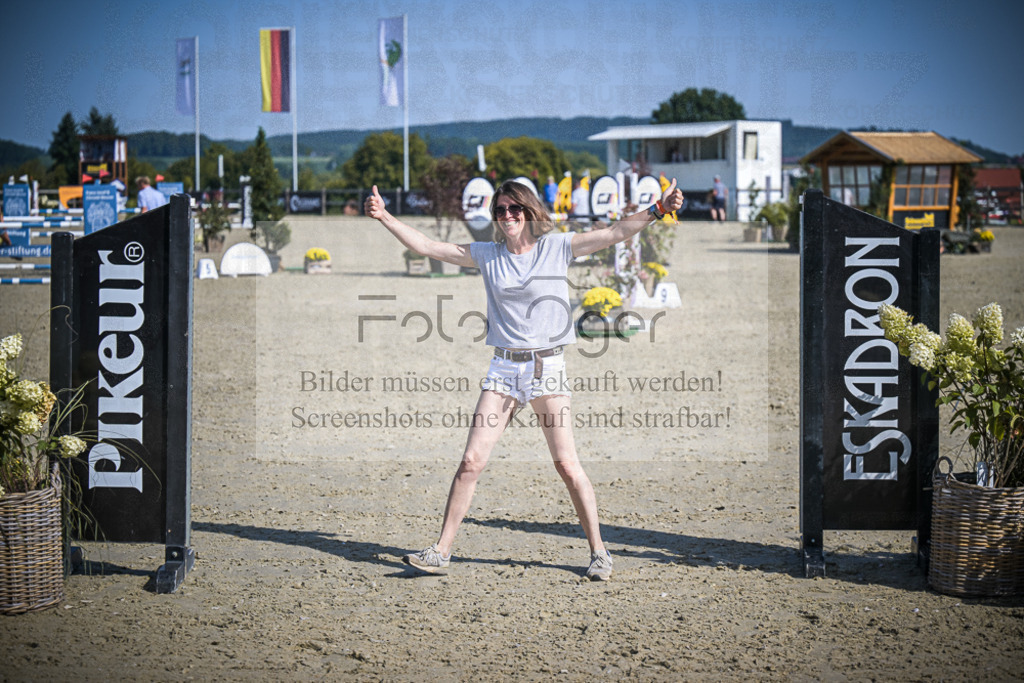 DOS_0003 | Entdecke hochwertige Reitturnierfotos von Foto Oger. Professionell, emotional und authentisch – jetzt Lieblingsmomente im Shop bestellen.Deutschlandweite Turnierfotografie. - Realisiert mit Pictrs.com