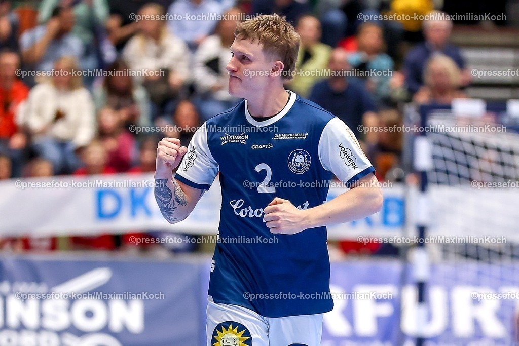 BHC18122501033 | 18.12.2025, Handball, Viertelfinale DHB-Pokal, Bergischer HC - MT Melsungen, Unihalle Wuppertal: Noah Beyer (BHC #02)  jubelnd auf dem Spielfeld 