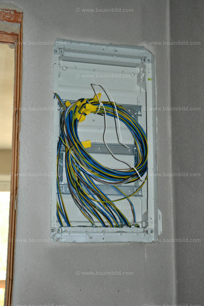 bib-lg17-elektroinstallation-0197 | Nach LV-Leistungsgruppen sortierte Detailfotos über den Bau eines Hauses. Alle Hausbau-Bilder direkt vom Urheber und Autor der Website Haus-Selber-Bauen.com