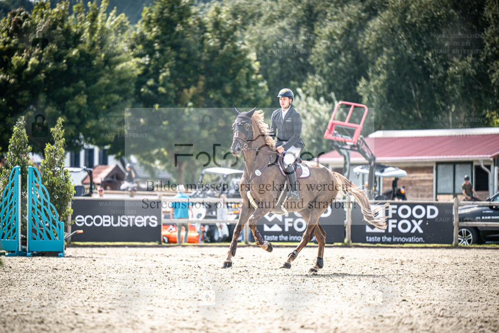 DOS_8314 | Entdecke hochwertige Reitturnierfotos von Foto Oger. Professionell, emotional und authentisch – jetzt Lieblingsmomente im Shop bestellen. - Realisiert mit Pictrs.com