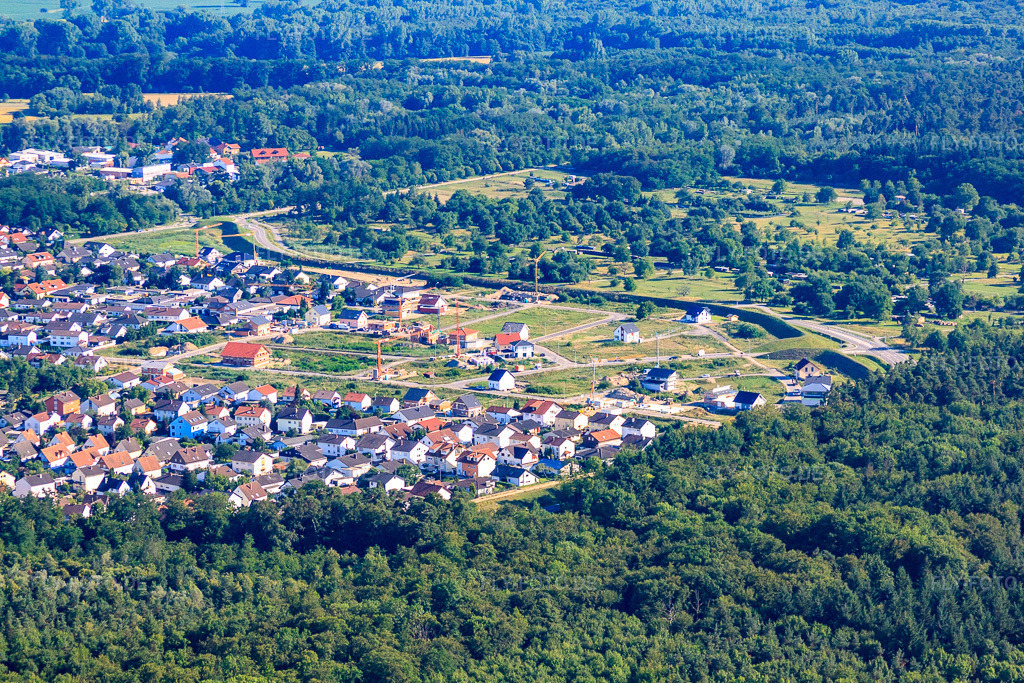 Luftbild: Neubaugebiet Vogelring in Jockgrim im Bundesland Rheinland-Pfalz in Deutschland. Foto: IMG_42411.jpg vom 27.06.2011 durch Werner Riehm/FLY-FOTO.de