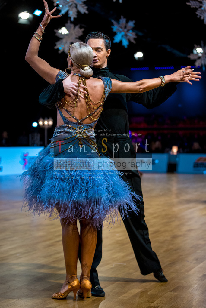 20251213_Baltic-GP_2124-2 | Tanzsportbilder, Standardtanz, Lateintanz, WDSF, DTV, LTVB, dancecomp, goc, hessen tanzt, blaues band der spree, walzer, tango, wiener walzer, slowfox, quickstepp, samba, rumba, cha-cha-cha, paso doble. jive, hd-kroft photography, turniertanzsport