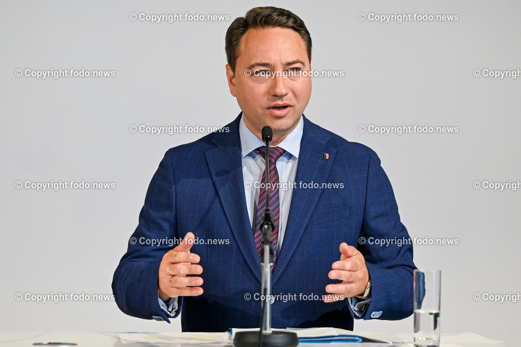 Pressekonferenz LH Stelzer_ LH-Stv. Haimbuchner_ Arbeitsklausur 2023_ 12.09.2023-31 | 12.09.2020, OK Mediendeck Linz, AUT, Pressekonferenz LH Thomas Stelzer, LH-Stv. Manfred Haimbuchner, Menschen entlasten. Wirtschaft foerdern, Präsentation der Ergebnisse der Arbeitsklausur von OoeVP und FPoe Oberoesterreich, im Bild LH-Stv. Manfred Haimbuchner (FP)