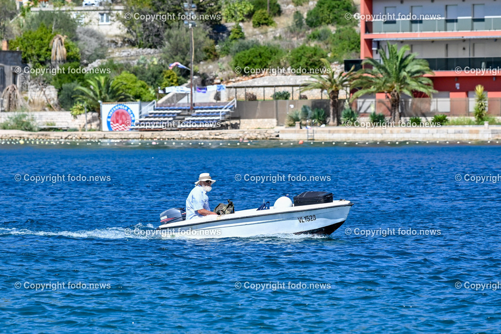 Kroatien_ Korcula_ Insel in Sueddalmatien_ Vela Luka_ 10.09.2024-28 | 10.09.2024, Kroatien, HRV, Korcula, Insel in Sueddalmatien, Vela Luka im Bild Hafen, Hafenansichten, Boot, Boote, Schiff, Schiffe, Gebauede, Adria, Meer, StadtansichtenVela Luka, woertlich Großer Hafen ist ein kroatischer Hafenort auf der Insel Korčula in der oestlichen Adria. Quelle: Wikipedia