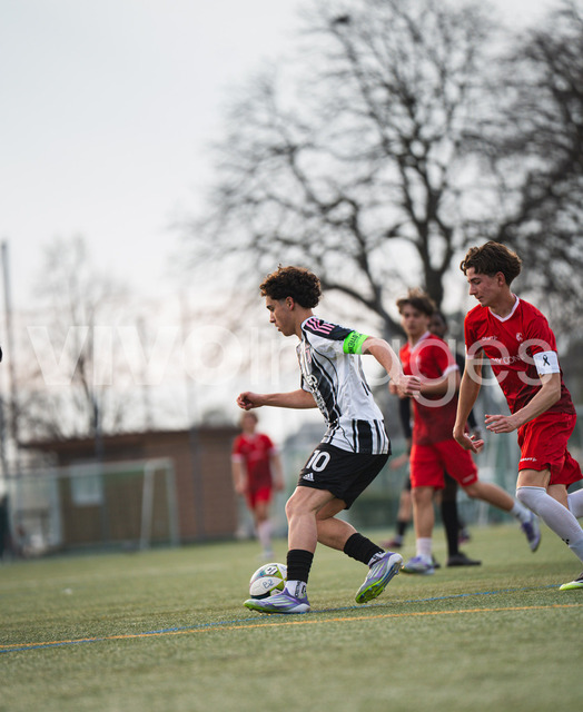juv_lut_fmachado-0247 | Images from the Juniors B match between Juventus Academy and FC Lutry, played on 18 March 2026 in Lutry, Switzerland, featuring players, coaching staff and match action throughout the game.