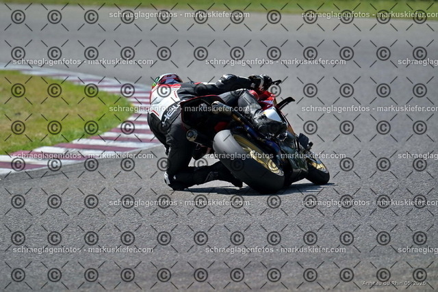 26BT02-1360 | markuskiefer.com - Realisiert mit Pictrs.com