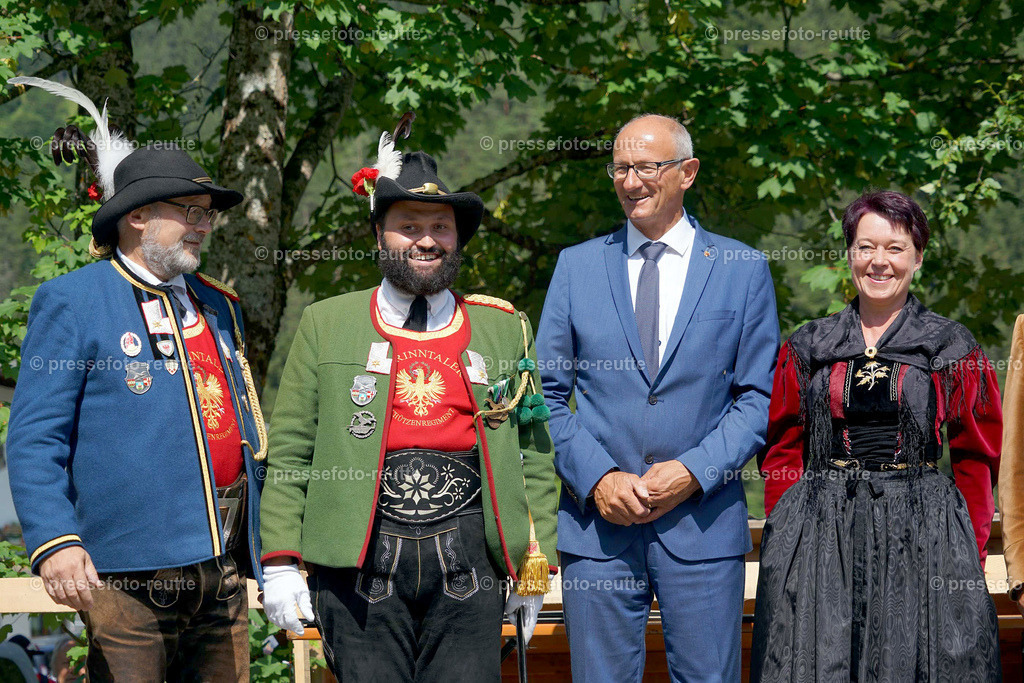 b-news-2023-Juli23-Regimentsschuetzenfest2-Steeg-EHRUNGEN-DSC07159 | Info aus dem Bezirk Reutte/Ausserfern Tirol sowie eine umfangreiche Bilddatenbank über die gesamte Region: Lechtal, Talkessel Reutte, Tannheimertal, Zwischentoren. Lech, Plansee, Zugspitze, Grenztunnel, B179, Fernpassstraße, Verkehr, Lawinen, Tradition, - Realisiert mit Pictrs.com