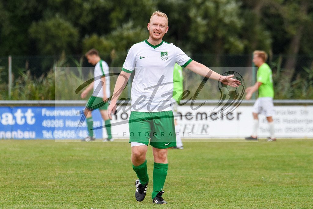 20180812_OHRBEL_0020 | Fußball, Herren:   beim Spiel der 1. Kreisklasse zwischen SV Ohrbeck vs. SVC Belm-Powe II am 12.08.2018 an der Hüggelkampfbahn in Ohrbeck-Hasbergen, Deutschland.(Foto von Nico Paetzel) - Realisiert mit Pictrs.com