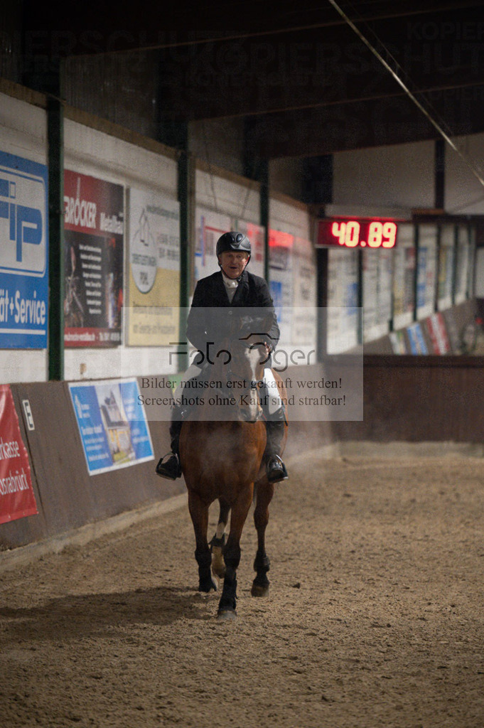 Hallenreittunier Voxtrup 2023 | Entdecke hochwertige Reitturnierfotos von Foto Oger. Professionell, emotional und authentisch – jetzt Lieblingsmomente im Shop bestellen.Deutschlandweite Turnierfotografie. - Realisiert mit Pictrs.com